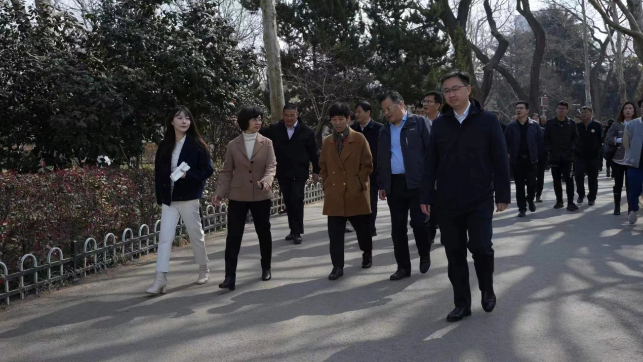 山东省体育局党组书记、局长乔云萍一行调研市北区全民健身工作