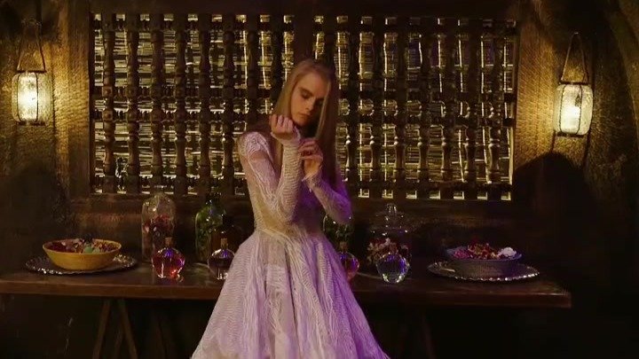 人类建造了一座千星之城 里面生活着上万个外星种族