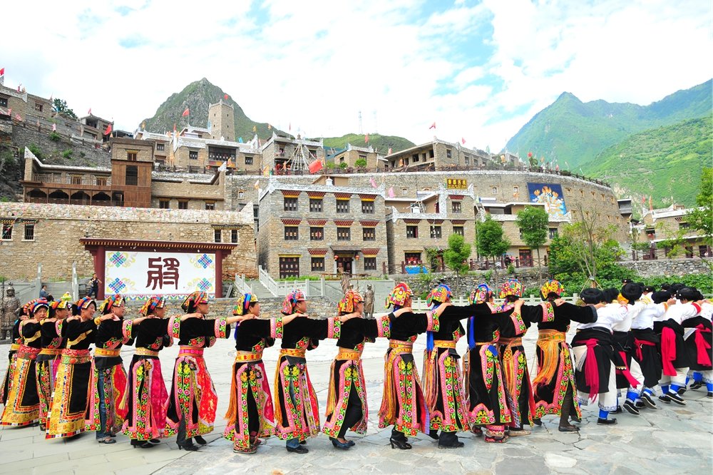 理县千里赴陕盛情邀客 西安市民近距离感受藏羌文化