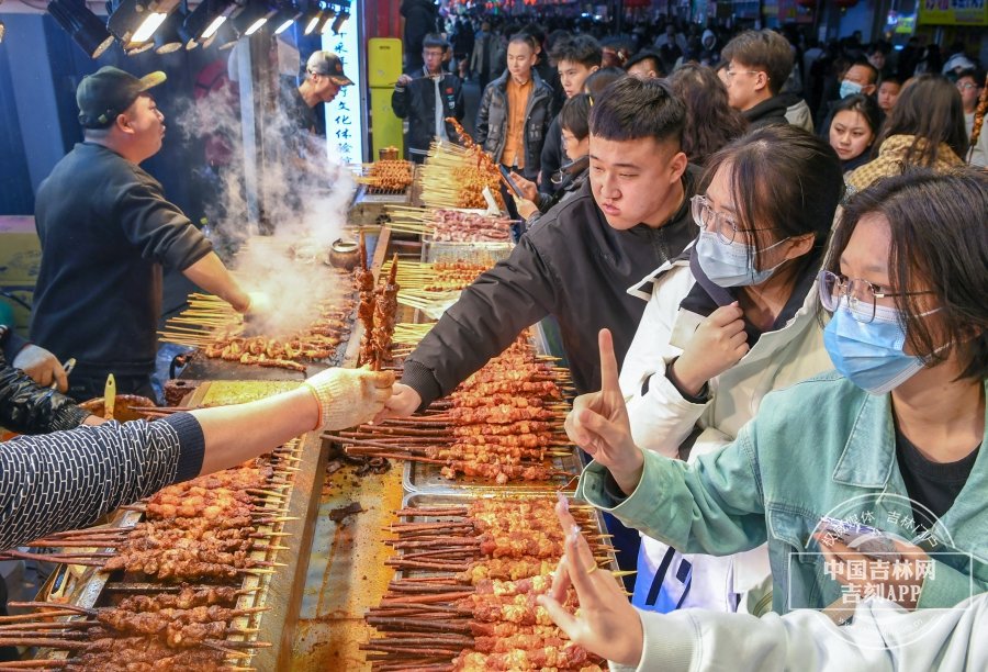 浓香四溢的街头料理，是夜色下味蕾的最好慰籍。