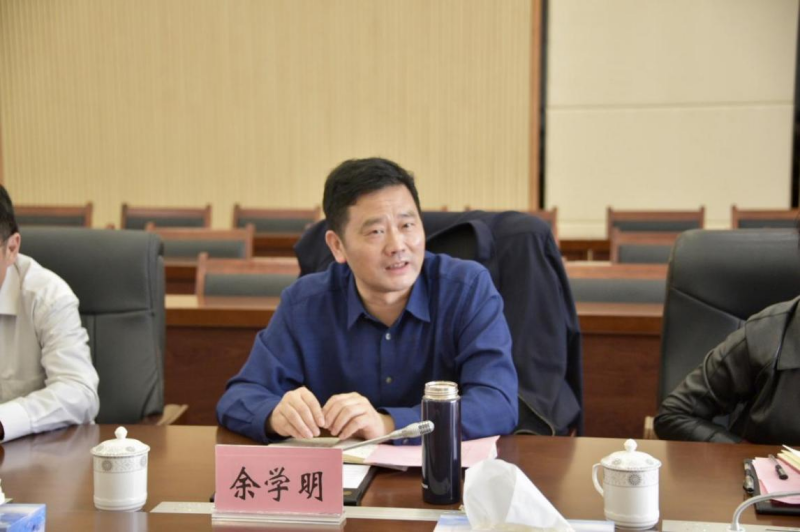 赣州市人大常委会副主任余学明一行到赣州职业技术学院开展专题调研