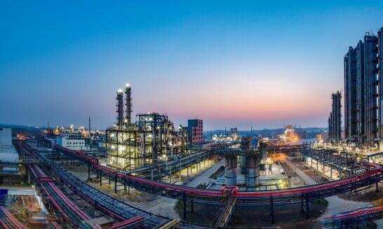 星火不夜城（刘远庆 摄）