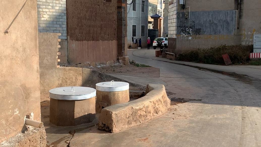 探访4岁男孩被扔井中现场：双口古井已被封口，位于村道边曾是饮水井