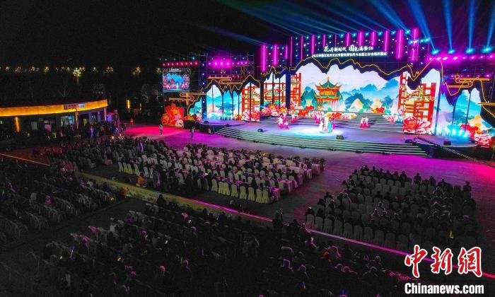 图为2023年垫江牡丹文化节开幕式现场。　龚长浩 摄