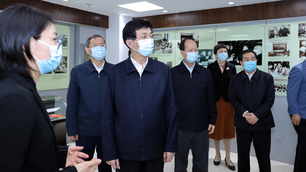 3月22日,王沪宁走访民建中央。新华社记者 刘彬 摄