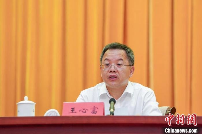 图为中共广西壮族自治区委员会常委、统战部部长王心富讲话。　陈冠言 摄
