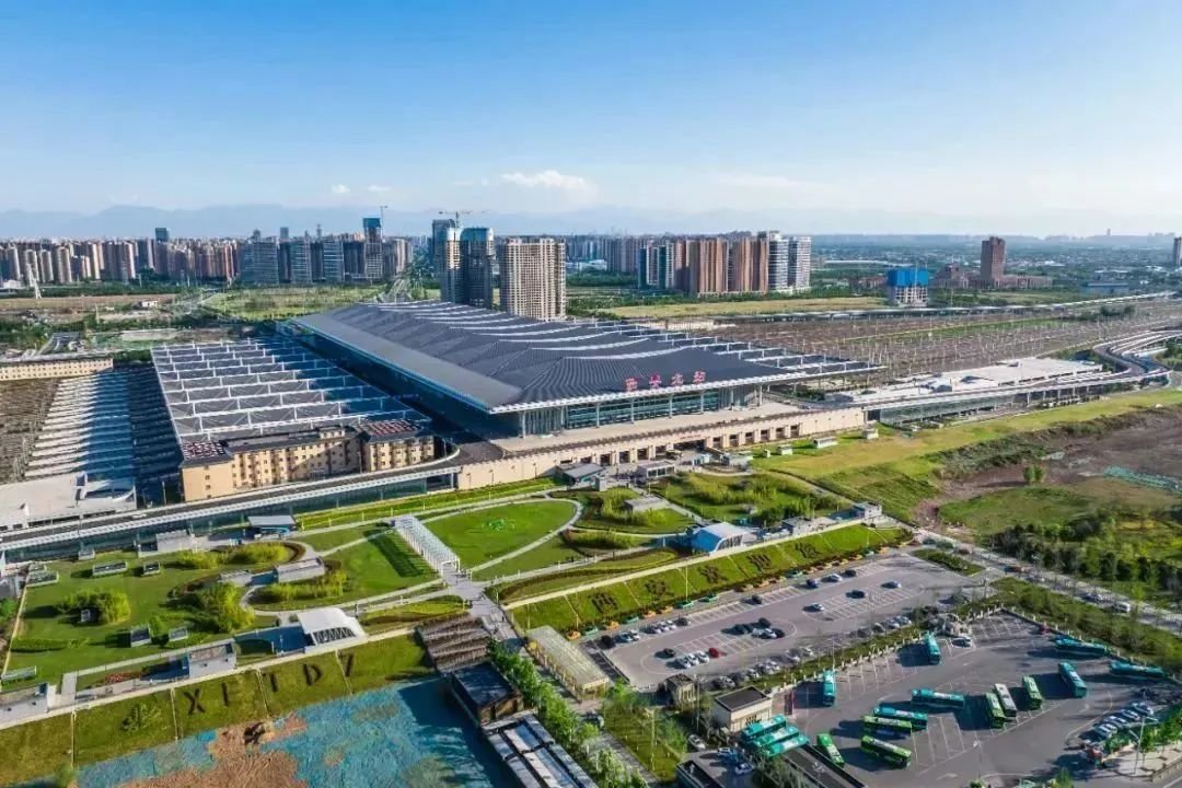 西安北客站枢纽工程包含北站东,西侧进出站高架道路,匝道,停车楼及其