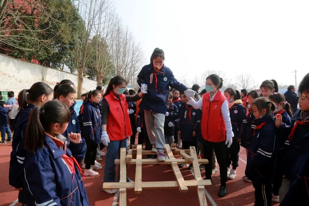 搭建倍力桥，体验建筑美学