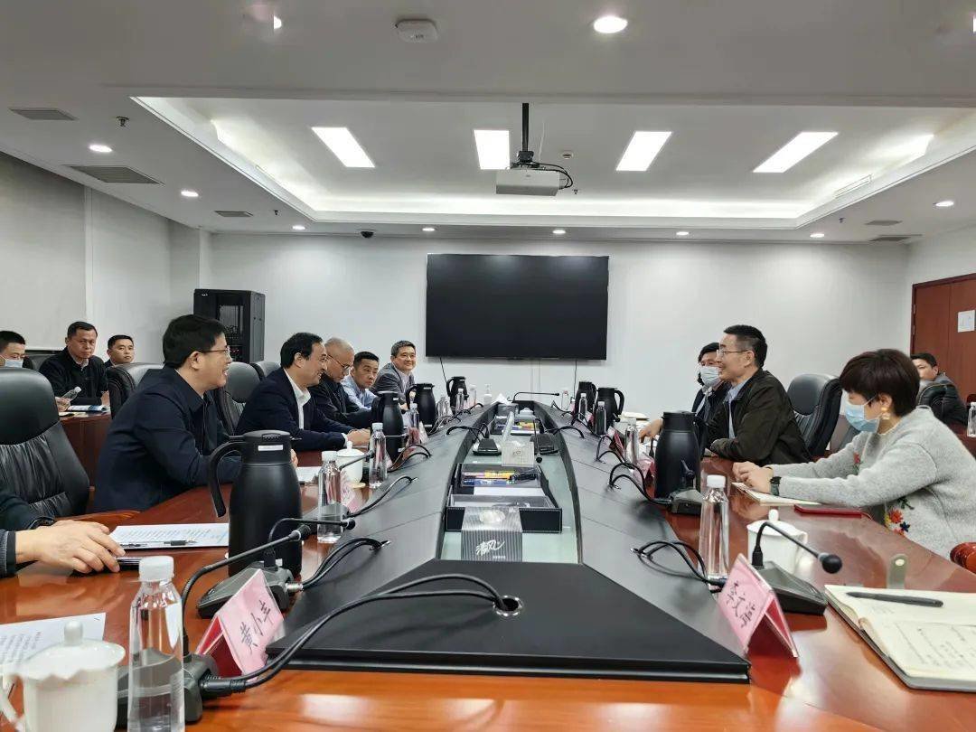 双方就景德镇机场改扩建有关事宜进行座谈。景德镇发布 图