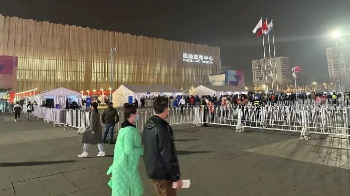 最爽的工作日摸鱼！去五棵松打了场球，还拿了三分王|<em>体育</em>研究所