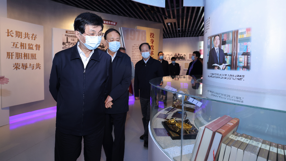 3月23日,王沪宁走访九三学社中央。新华社记者 刘彬 摄