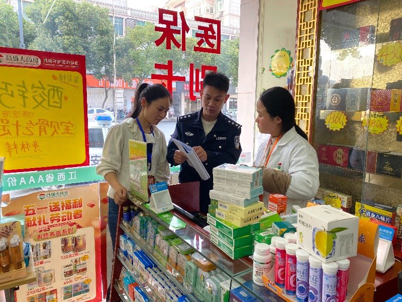 3月9日，江西省抚州市东乡区委网信中心联合区公安局网安大队在对辖区药店个人信息保护工作进行现场专项检查。