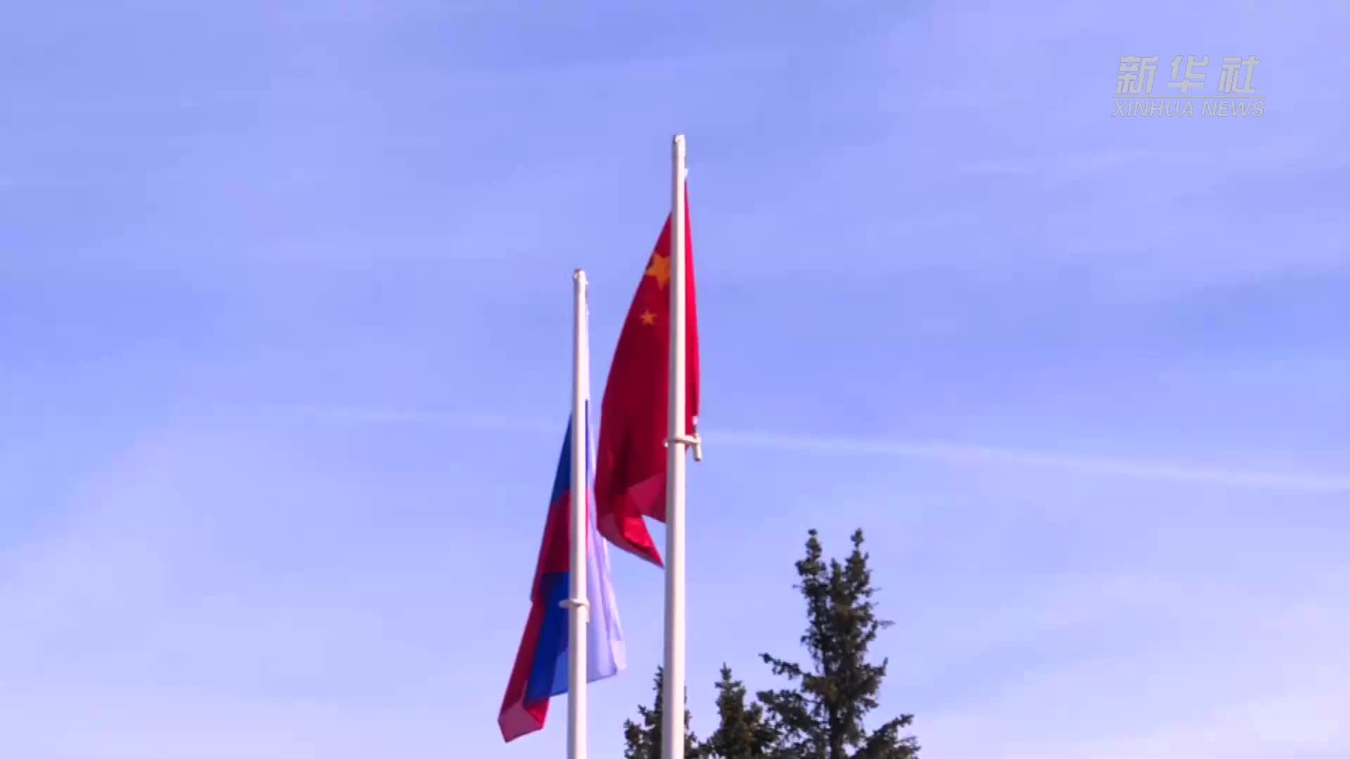 习近平主席抵达莫斯科 受到热烈欢迎