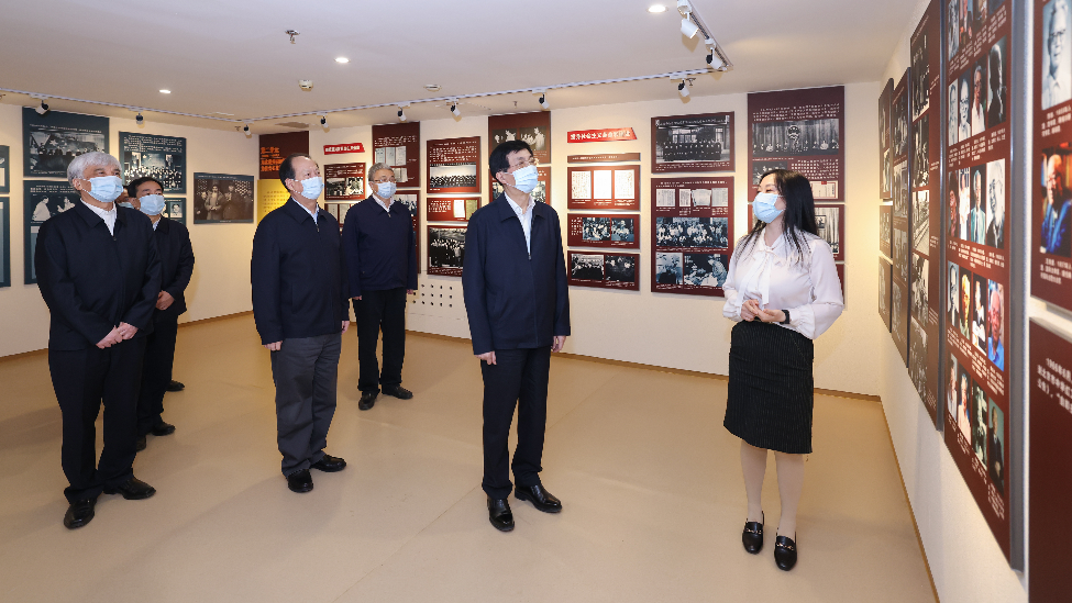 3月21日,王沪宁走访民盟中央。新华社记者 刘彬 摄