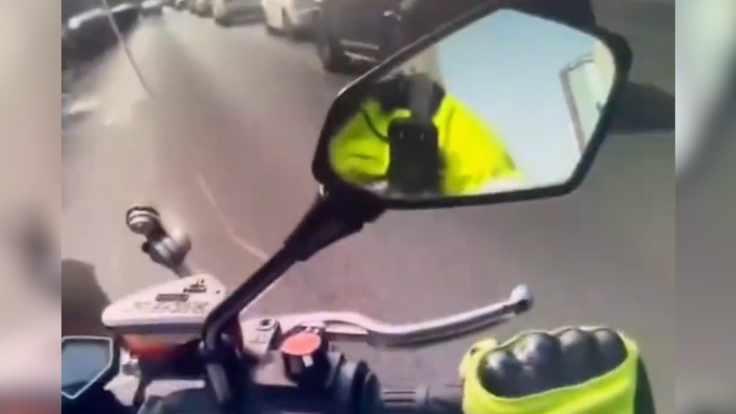 云南交警狂飙开道护送伤者紧急就医