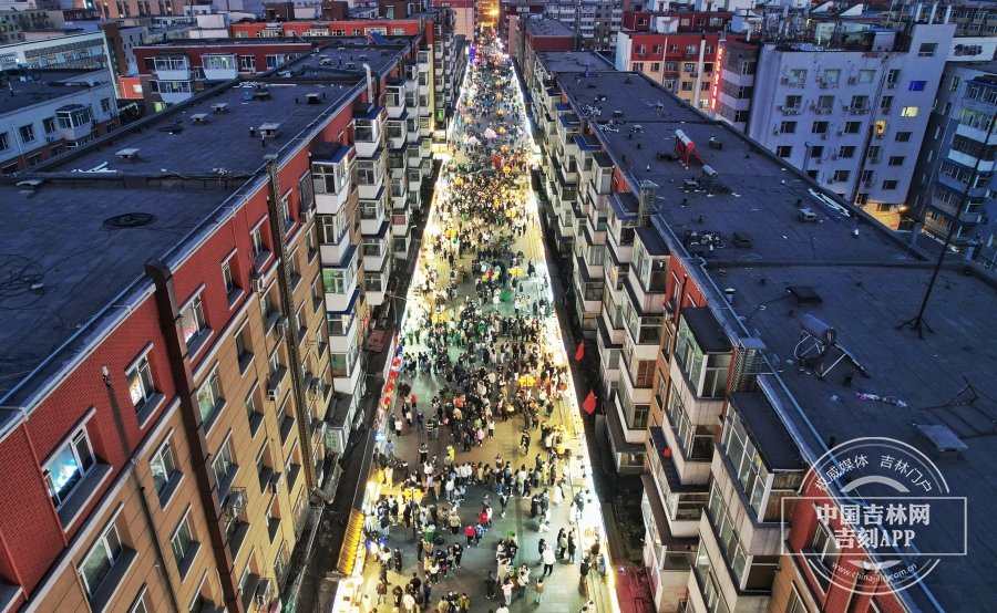航拍长春桂林路夜市。