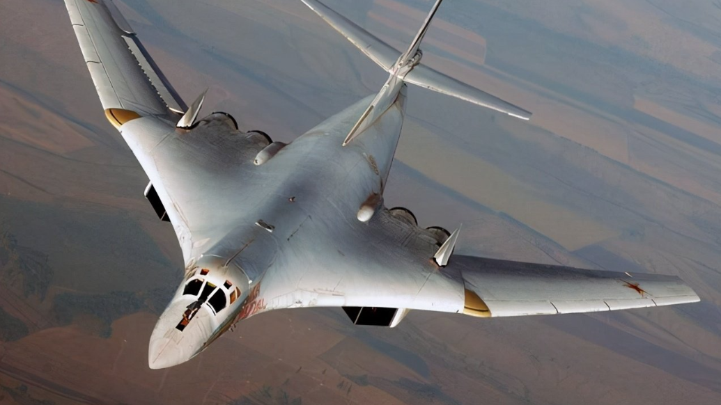 美国最怕的“白天鹅” 揭秘俄军图-160战略轰炸机