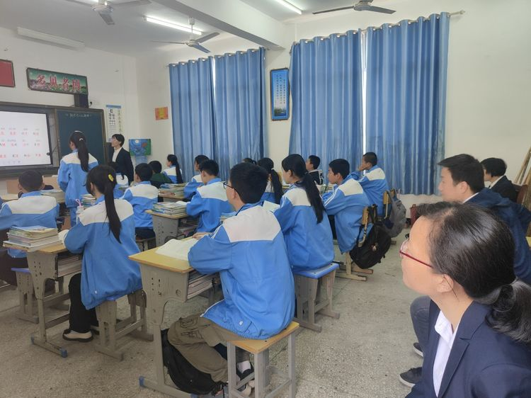 南昌师范学院教育培训学院专家团队走进白圩乡中心学校