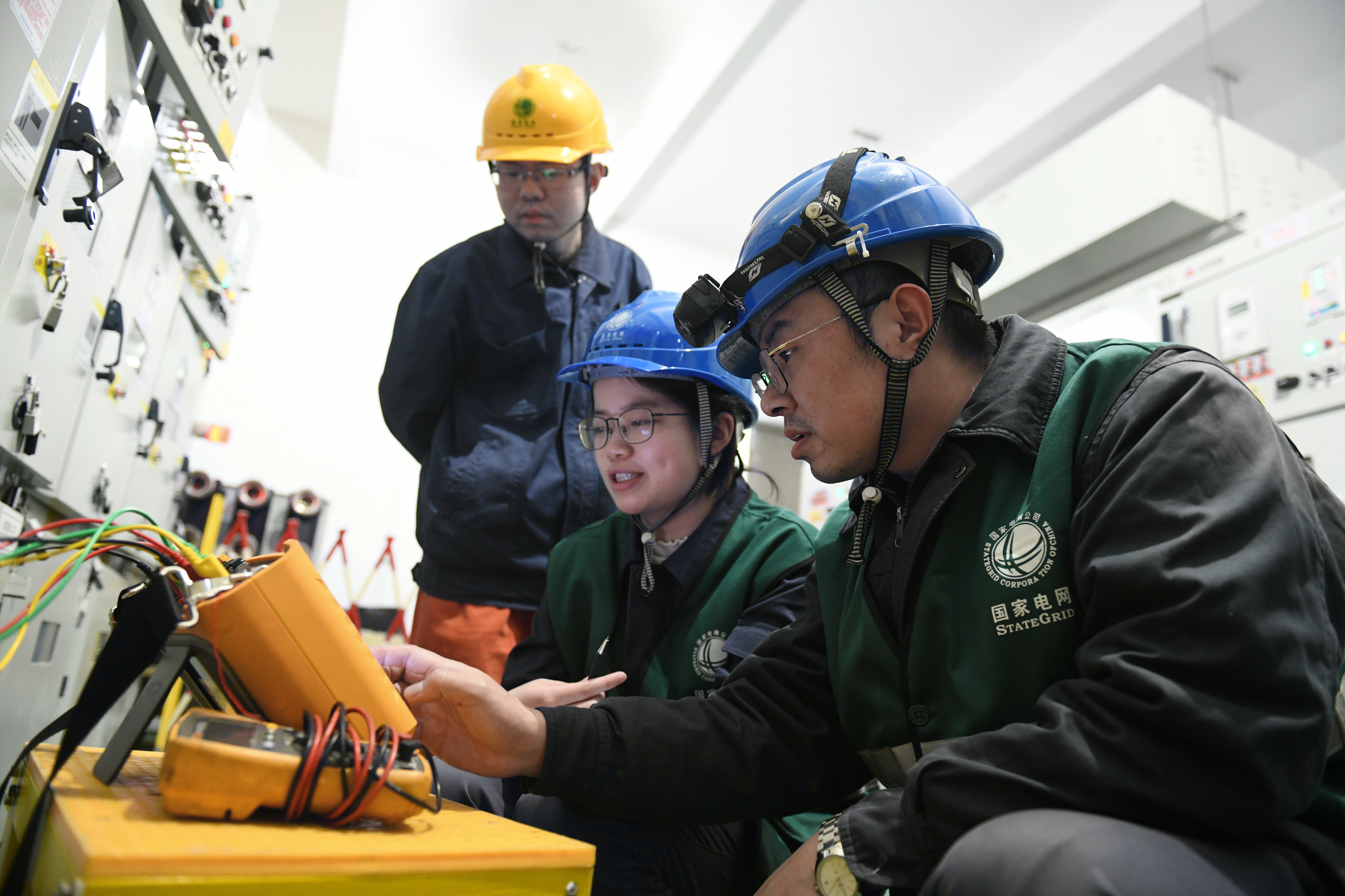 国网余姚市供电公司变电站综合检修为电网强筋健骨