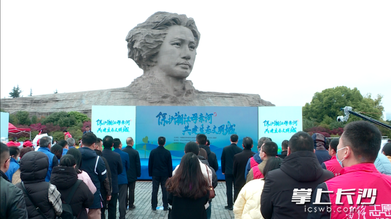 “保护湘江母亲河，共建生态文明城”主题宣传活动现场。