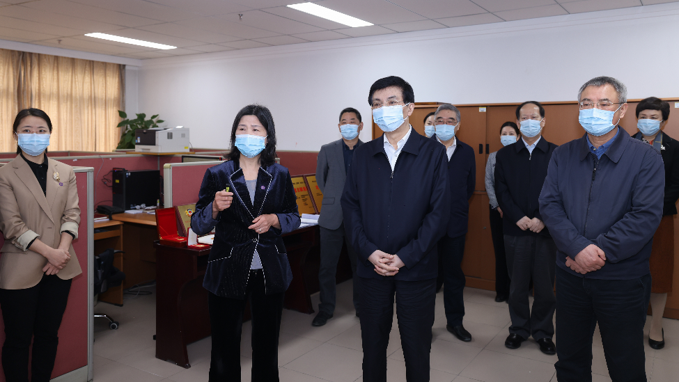 3月22日,王沪宁走访民进中央。新华社记者 刘彬 摄