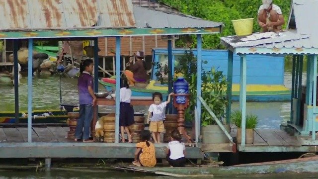 澜沧江-湄公河流域最大的水量调节器，洞里萨湖为渔民营造了远离陆地的家