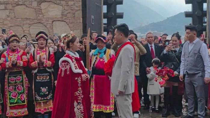 <em>我们</em>的家园|中国古羌城：网剧《夏花》同款婚礼再现