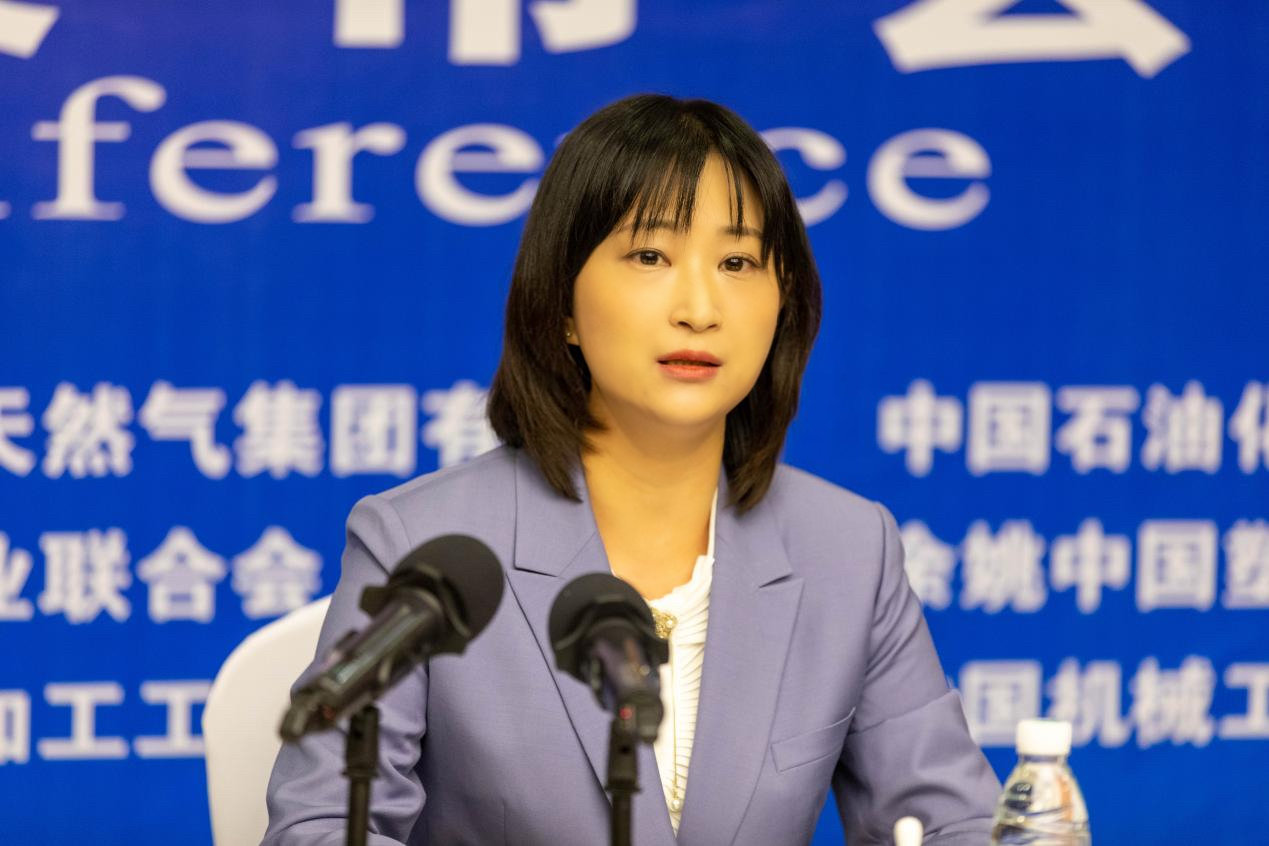 (图为第二十三届塑博会筹备委员会主任,余姚市人民政府副市长潘健红