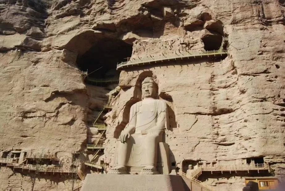 ▲ 炳灵寺石窟171号龛 唐代弥勒大佛