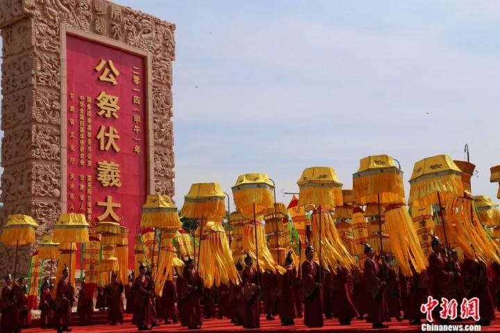 2014(甲午)年公祭中华人文始祖伏羲大典在天水举行。同时台湾嘉义市大天宫也在当地举行伏羲祭祀活动。丁思 摄