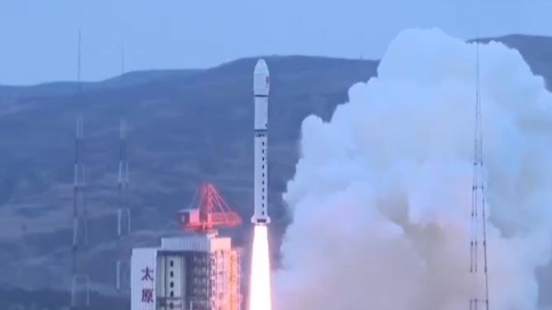 我国成功发射宏图一号01组卫星