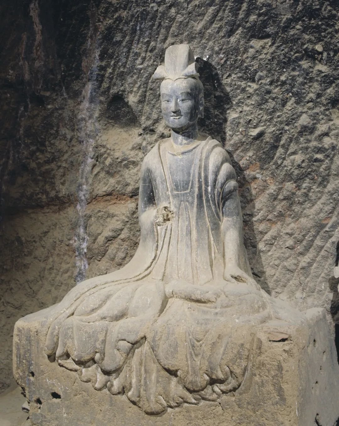 ▲ 102 窟维摩诘坐像，西魏时期。