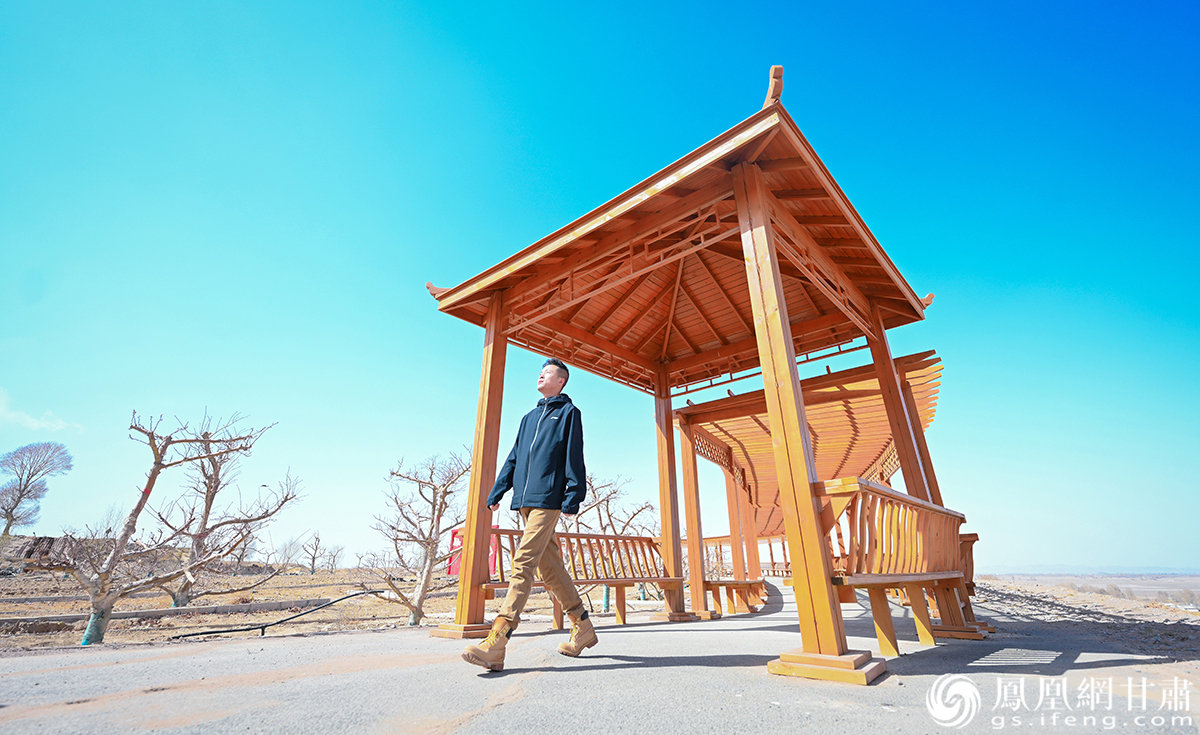 西校村“花果山”已成集生态治理、集体经济、产业扶贫、乡村旅游等为一体的示范基地。杨艺锴 摄