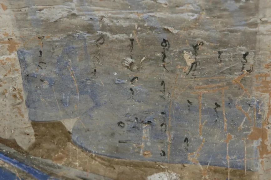 ▲ 第8窟 隋代壁画中的回鹘文题记