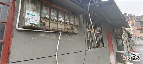 围挡拦住D级危房