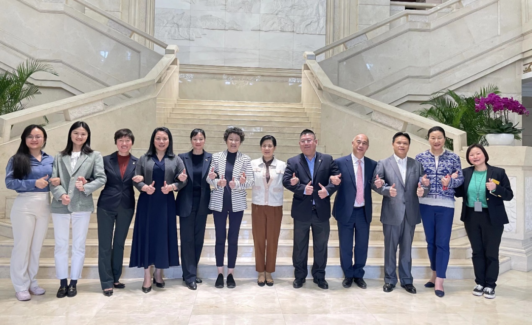 △美国各州驻华代表机构代表团来渝访问