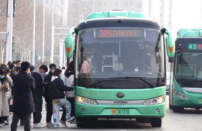 郑州公交车辆新能源应用全国领先 郑报全媒体记者 马健 摄