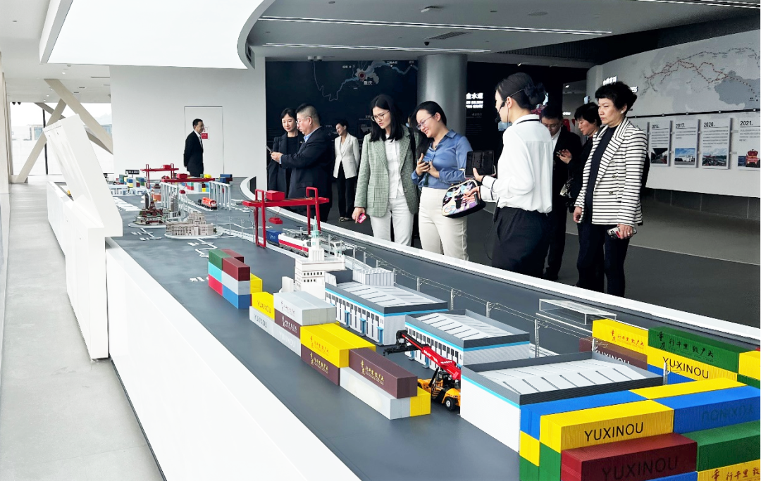 △考察重庆国际物流枢纽园