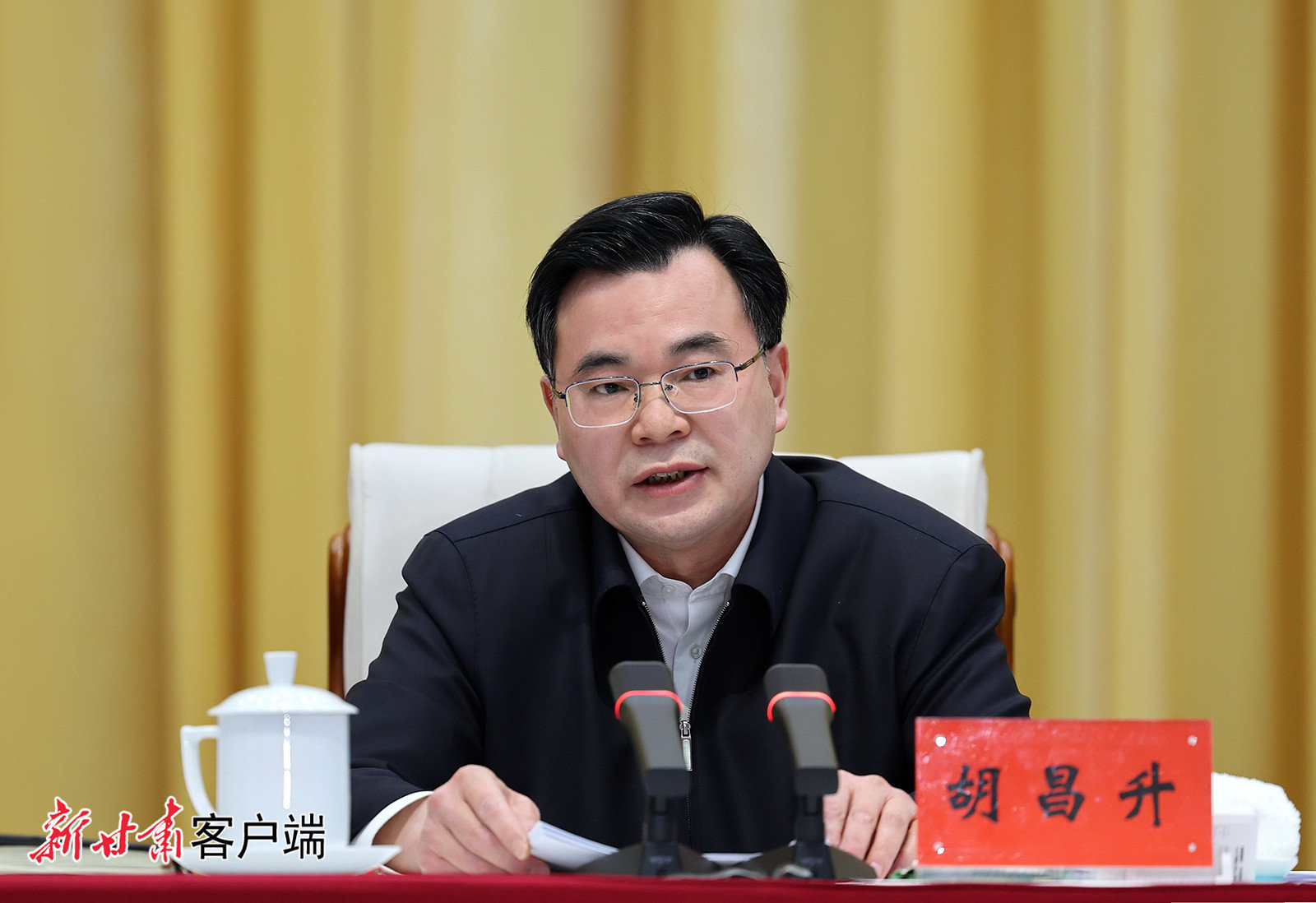 3月30日下午,全省“优化营商环境攻坚突破年”行动动员大会在兰州召开,省委书记、省人大常委会主任胡昌升出席并讲话。新甘肃·甘肃日报记者 高樯