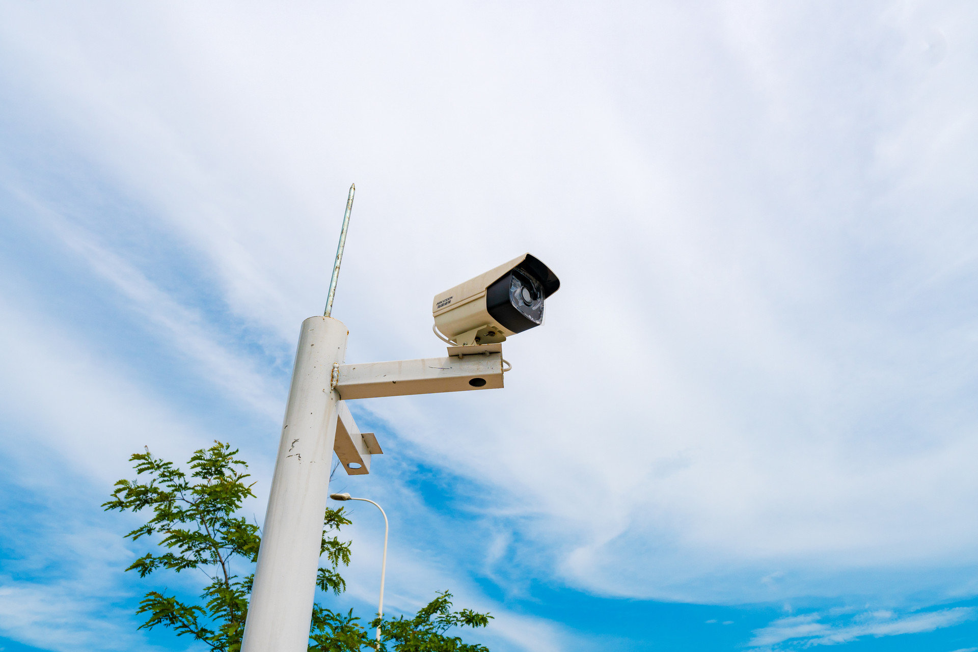 满足公众多元化出行需求 西海岸新区国省道安装摄像头