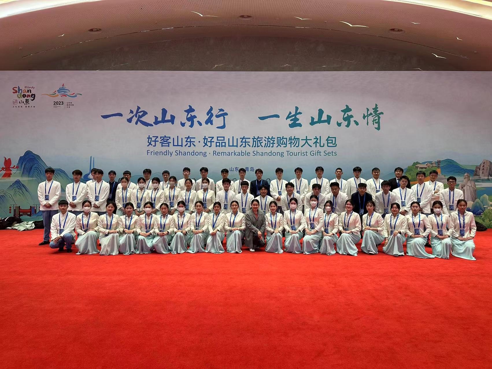 见证雷锋精神在这里延续——青岛职业技术学院志愿服务花开遍地红