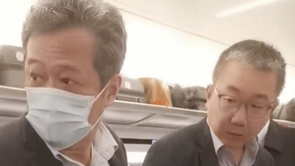 乘客高铁上突感不适遇“上海医生天团”帮助，网友：顶级配置