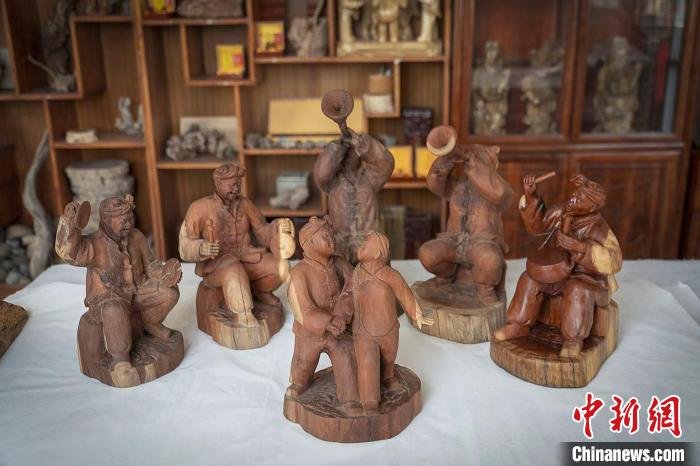 图为杨彦飞枣木雕刻作品。　受访者供图