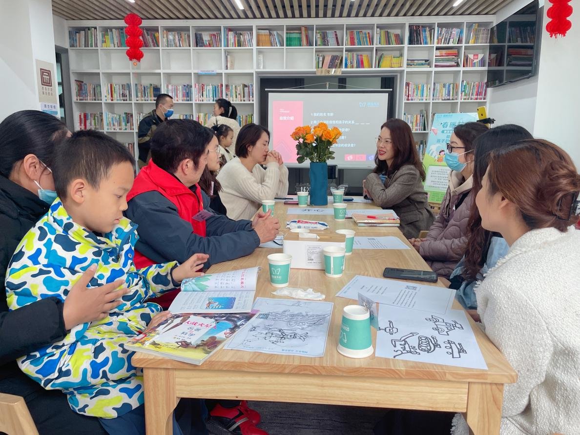 馨阅社区学校开展社区居民公益课堂活动