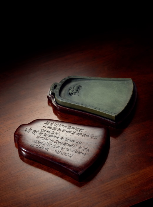 清·纪晓岚铭御赐钟形洮河绿石砚