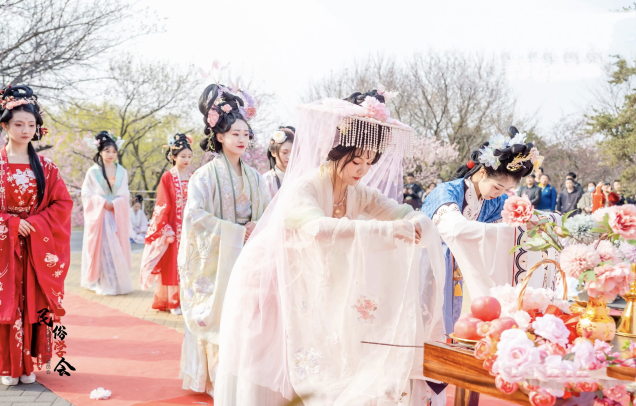 邂逅汉服之美，青岛方特邀您共赴华裳盛宴