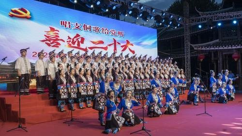 喜迎二十大，“唱支侗歌给党听”2022年芷江庆“七一”合唱比赛。 （田骅 摄）