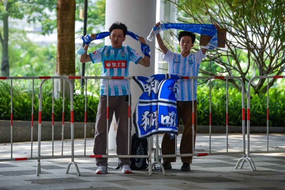 广州城的解散也让无数球迷受伤