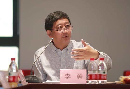 重庆前沿区域经济研究院院长李勇