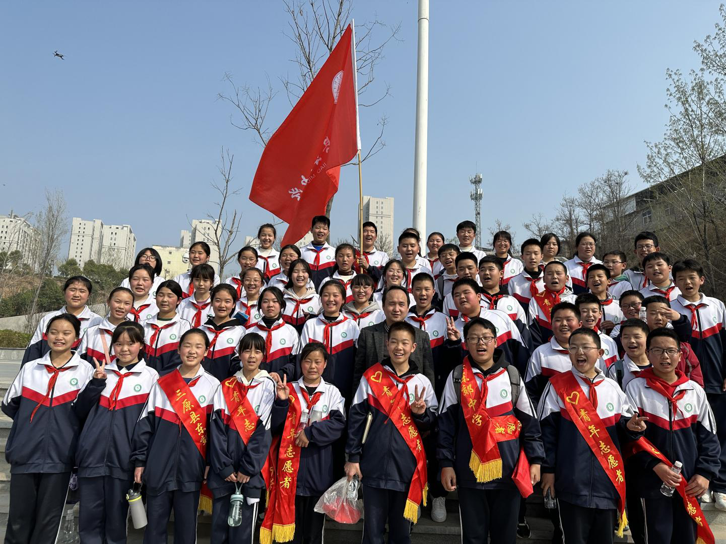 三原县东郊中学校徽图片